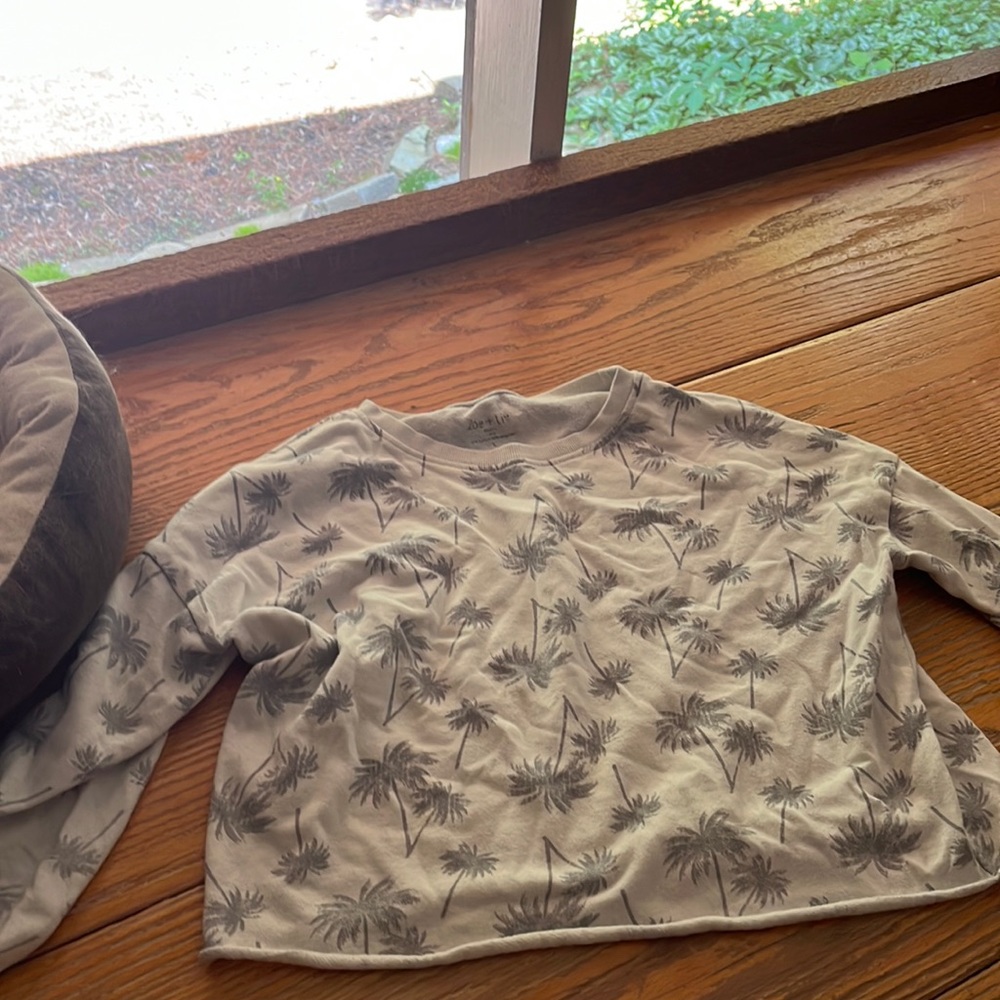 Zoe + Liv long sleeve palm tree crop top